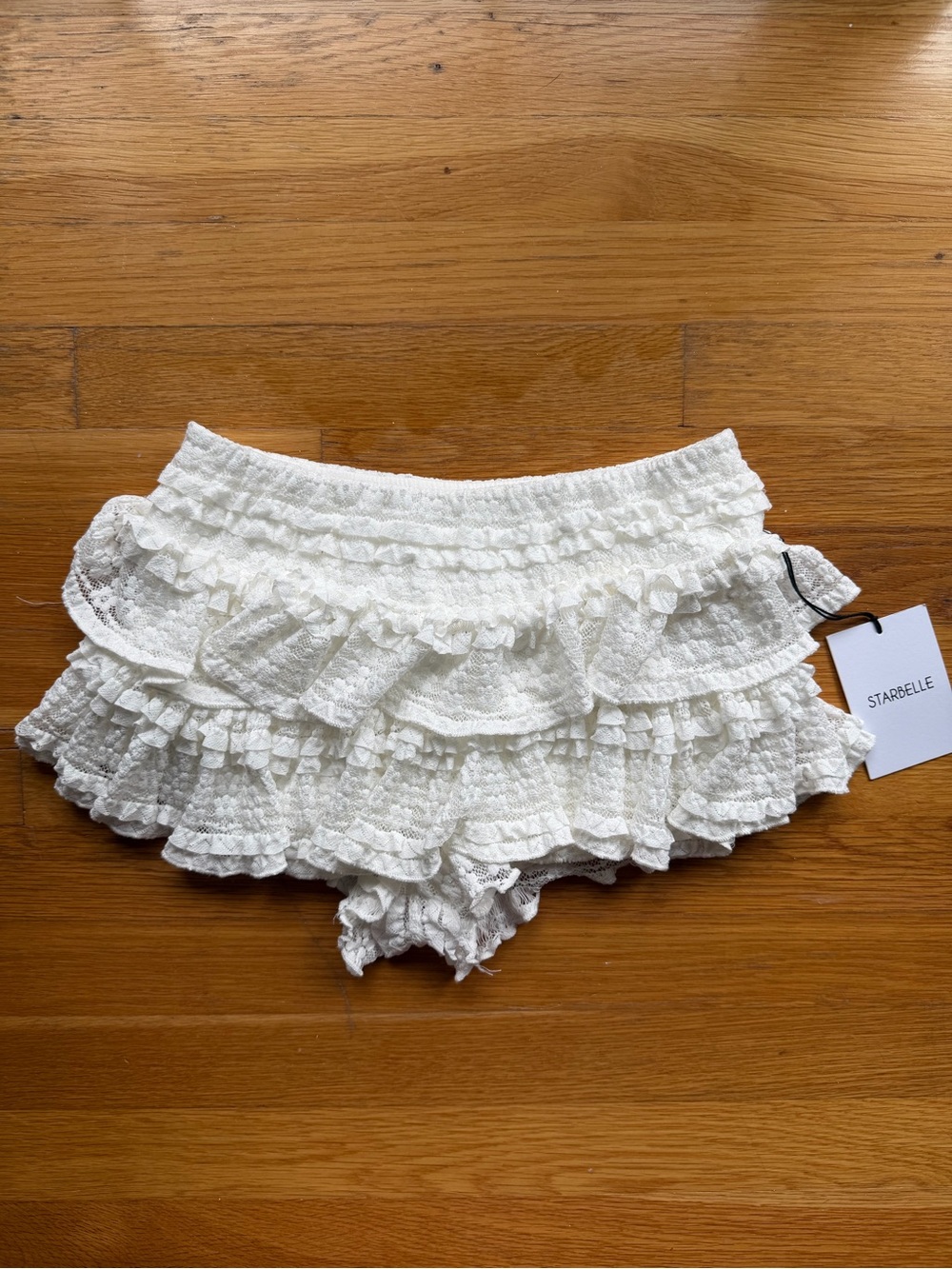 NWT Starbelle White Lace Ruffle Shorts - Size Small